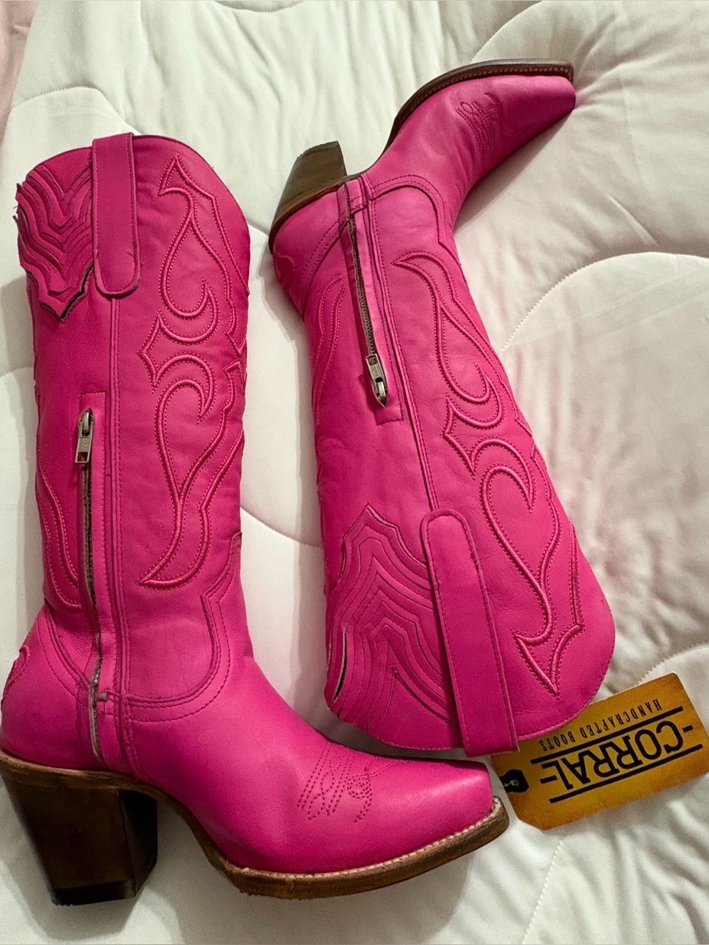 NWT Corral Boots Women’s Embroidery Fuchsia Snip Toe Cowboy Boot Size 9.5